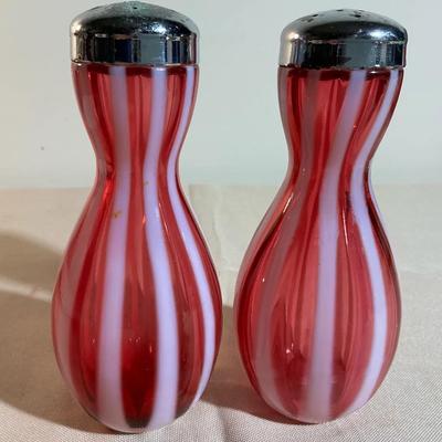 Vintage Fenton Ribbed Optic Cranberry Glass Salt And Pepper Shakers 