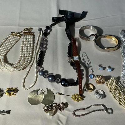 Ladies Costume Jewelry Lot 