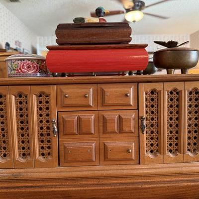 Sale Photo Thumbnail #170