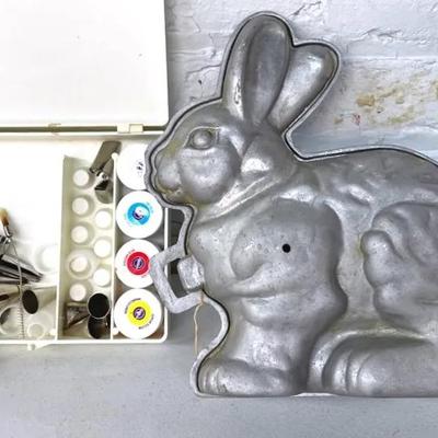 Vintage Cast Aluminum Bunny Cake Mold With Decorating Kit