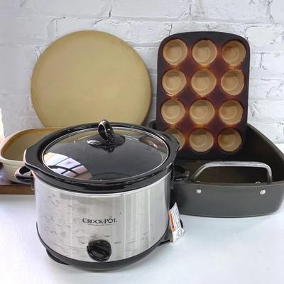 Crockpot With Pampered Chef Bakeware 
