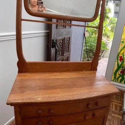 KVS030 - Charming Vintage Dresser With Mirror 