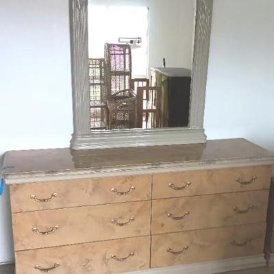 KVS093 Dresser Drawer Cabinet w/ Wall Mounted Mirror
