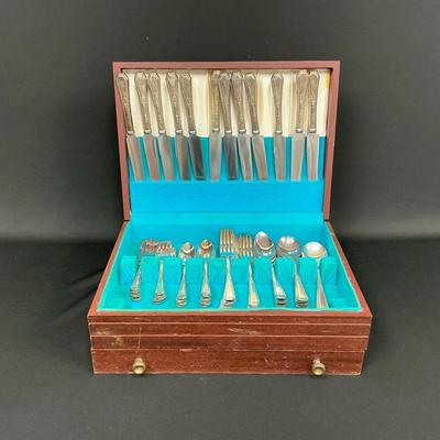 WM Rogers And Son Mayfair Design Silver Plated Cutlery Set