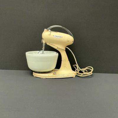 Hamilton Beach Stand Mixer/Bowls