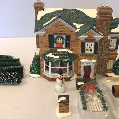 Dept 56 “Snow Village Gift Set” “2000 Holly Lane”