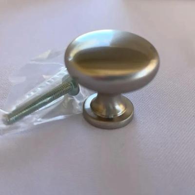 LOT 2 Jeffrey Alexander Knobs And Door Pulls 30  In Box Item 3910-SN￼
