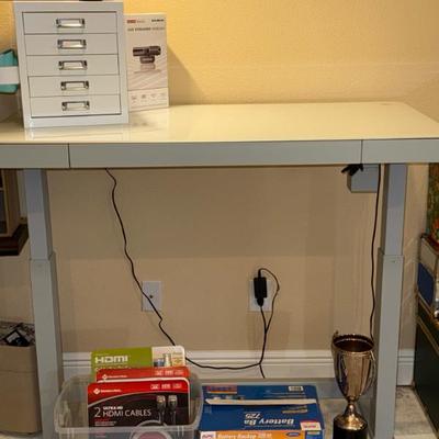 Sale Photo Thumbnail #195: Standing desk moves up and down 