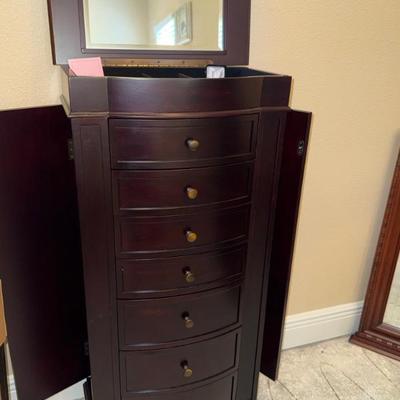 Sale Photo Thumbnail #126