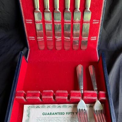 Vintage 1847 Rogers Bros Flatware Set in Original Case – Guaranteed Fifty Years