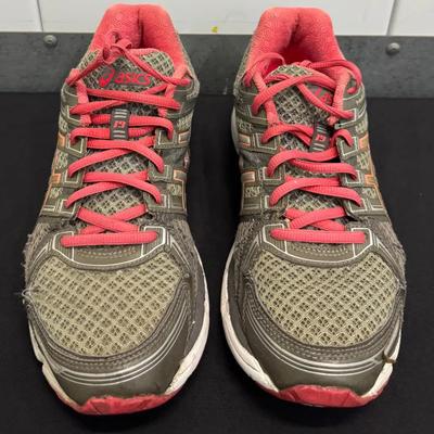 ASICS Gel Running Shoes – Women’s Size 9.5