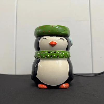 Tuscany Candle Penguin Fragrance Bar Warmer – Ceramic Holiday Wax Melt Burner (Boxed)