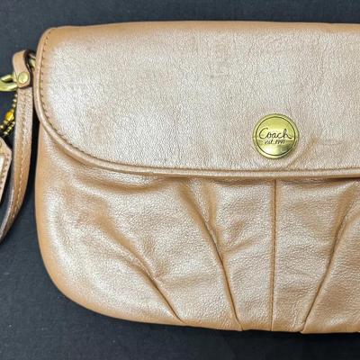 Coach Tan Leather Wristlet Clutch – Soft Pleated Leather, Gold Logo Hardware 