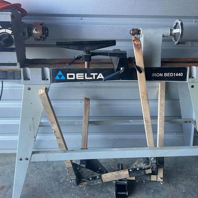 Delta 14” Wood Lathe with Iron Bed 1440