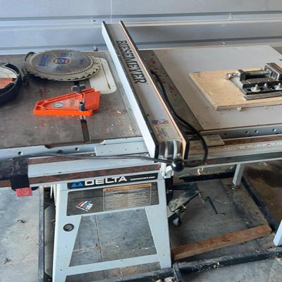 Delta Contractor’s Table Saw with Biesemeyer Fence