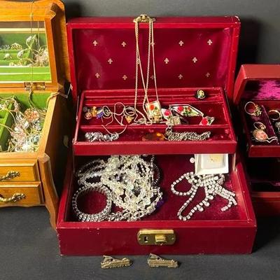 Avon Rings Costume Jewelry & Boxes 