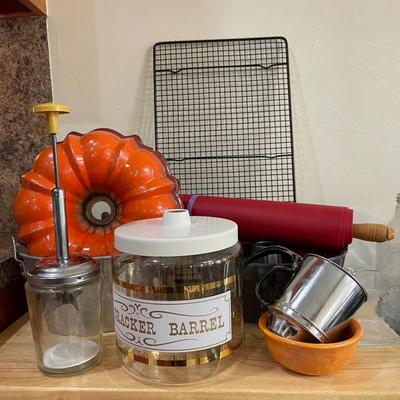 Cake Pans, Cooling Rack and More Kitchen Essentials