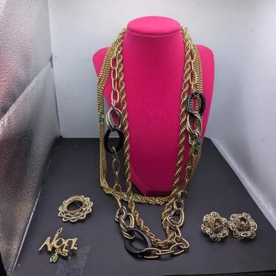 Sarah Coventry Clip Earrings Plus