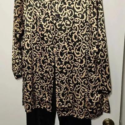Vintage-Style Gold Tunic and Black Pant Set