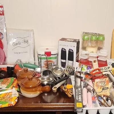 Bountiful Kitchen Gadget & Essential Lot