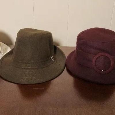 Women’s Hats Lot 1