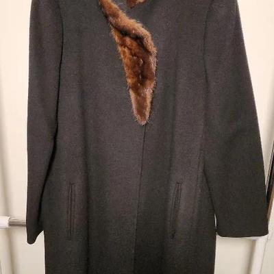 Women Black Full Length Coat with Fur Collar