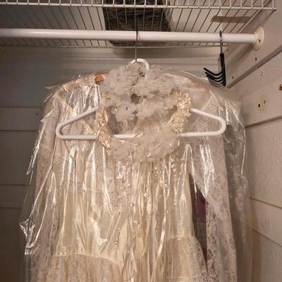 Sale Photo Thumbnail #75: Gorgeous vintage wedding gown with veil