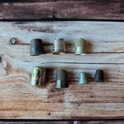 Sale Photo Thumbnail #126: Vintage and sterling silver thimbles 