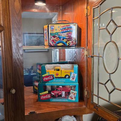 Sale Photo Thumbnail #61: Coca Cola collectibles, Captain American lunchbox 