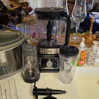 Sale Photo Thumbnail #53: Ninja Foodie power blender and processor system