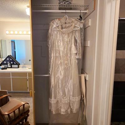 Sale Photo Thumbnail #74: Gorgeous vintage wedding gown with veil