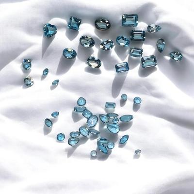 DM101 - Loose Medium Blue Gemstones – Mixed Cuts & Sizes