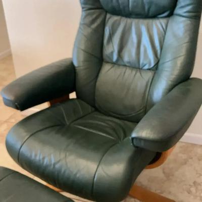 Hjellegjerde Møbler Scandenavian Ergonomic Recliner & Ottoman