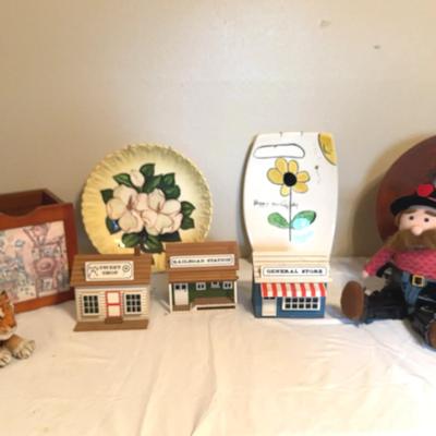 Flower Decor, Dolls And Music Boxes 