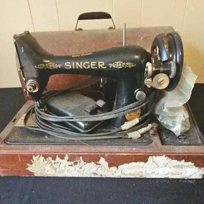 Vintage Singer Sewing Machine 