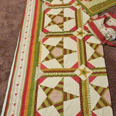 Christmas Quilt With Pillow Cases And Bag 