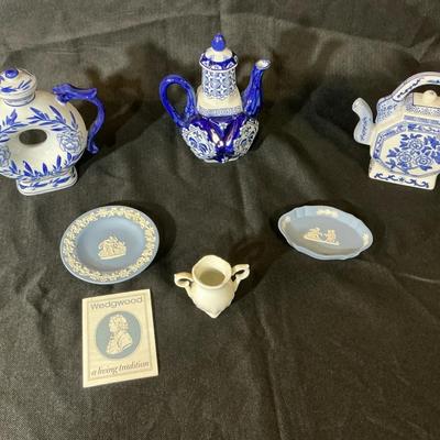 Collectible Blue And White Tea Pots And Accessories 