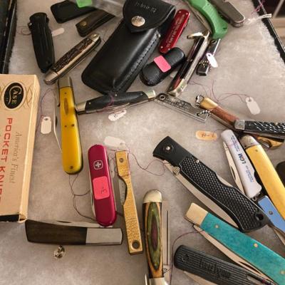 Sale Photo Thumbnail #75: Pocket knives