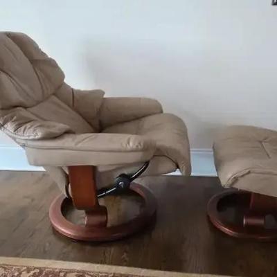 Stressless-Style Beige Swivel Recliner with Ottoman & Tray