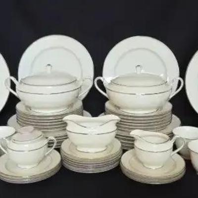 Mikasa Fine Ivory Bone China Dinnerware Set