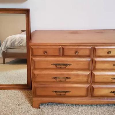 Cushman Colonial Creation Dresser with Matching Mirror
