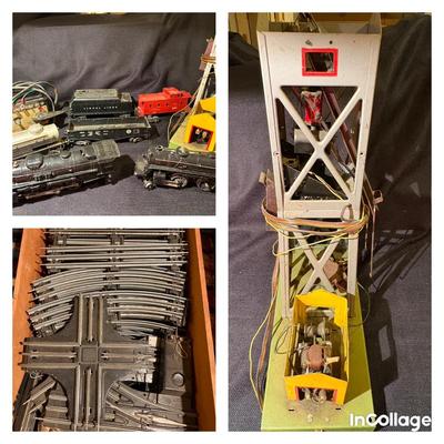 Vintage Lionel Train Cars & Accessories 