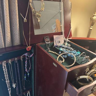 Sale Photo Thumbnail #209