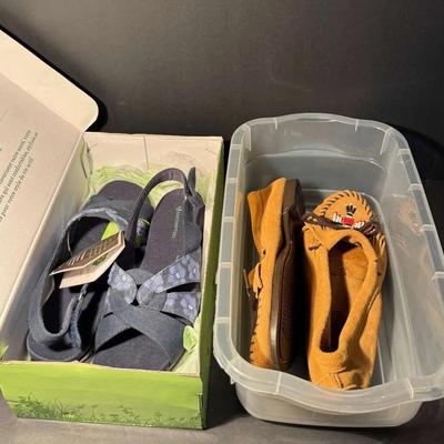 Women’s Shoes Lot – Moccasins & Grasshoppers Sandals – Size 8.5