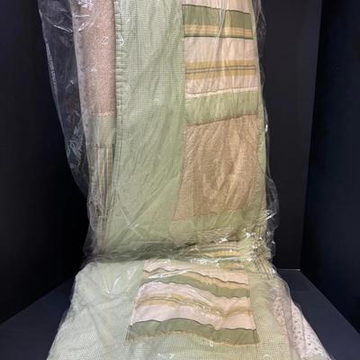 Vintage Patchwork Quilt Bedding Set – Green & Cream Tones