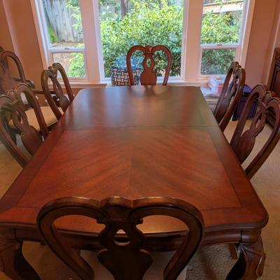 Bordeaux Dining Table with Eight Chairs