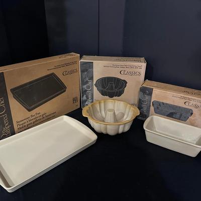 Pampered Chef Stoneware Bakeware Lot – Bar Pan, Loaf Pan & Bundt