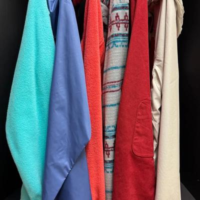 Women’s Jacket / Outerwear Lot – 5 Pc Mixed Bundle (Fleece, Jacket, Coat & Southwestern Print)