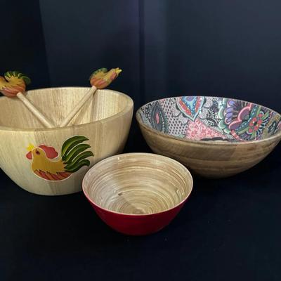 (3) Wooden Salad Bowl Lot w/ Rooster Servers & Decorative Bowls 