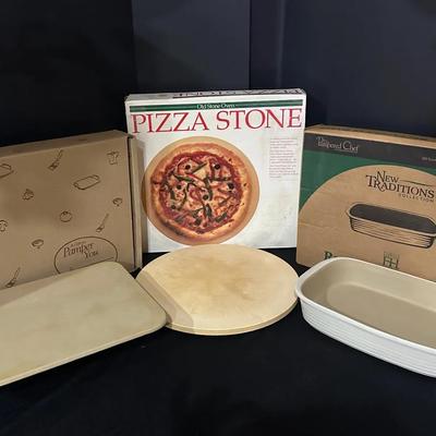 Pampered Chef Stoneware Lot – Pizza Stone, Baking Stone w/stand & Rectangular Baker